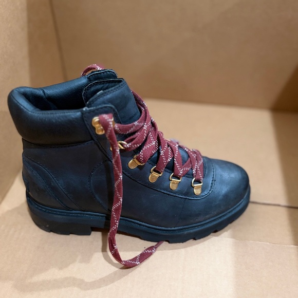 Black Sorel Boots with Red Laces sz 7.5 - Picture 8 of 11